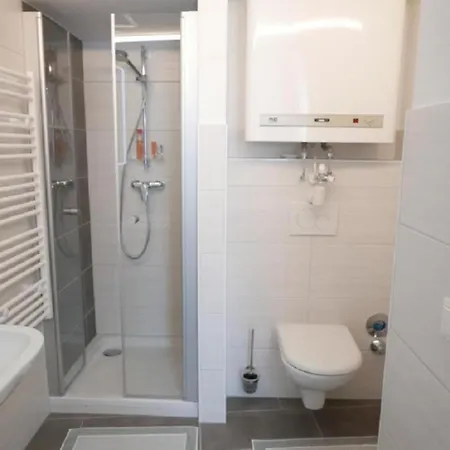 2 Personen Bei Salzburg *